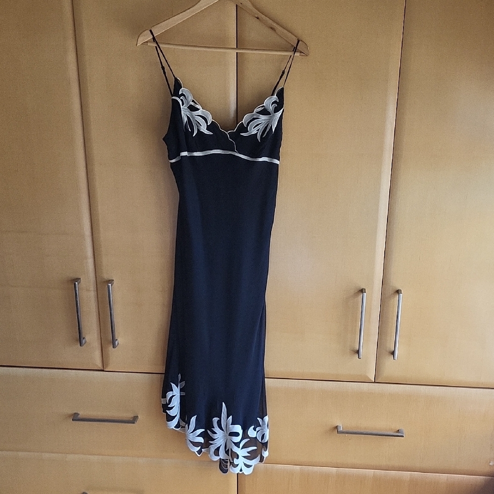 Vintage BCBGMaxAzria Dress with White Floral Accents Sz 12